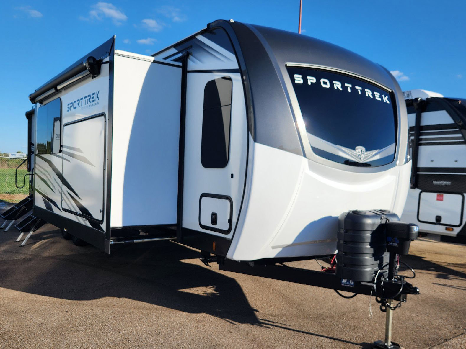 2026 VENTURE RV SPORTTREK 333VMI - Image 1