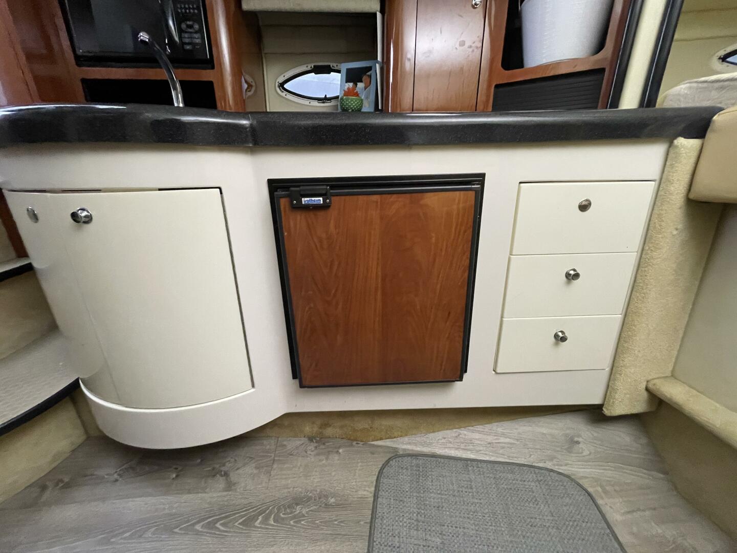 2005 Monterey 322 Cruiser - Image 29