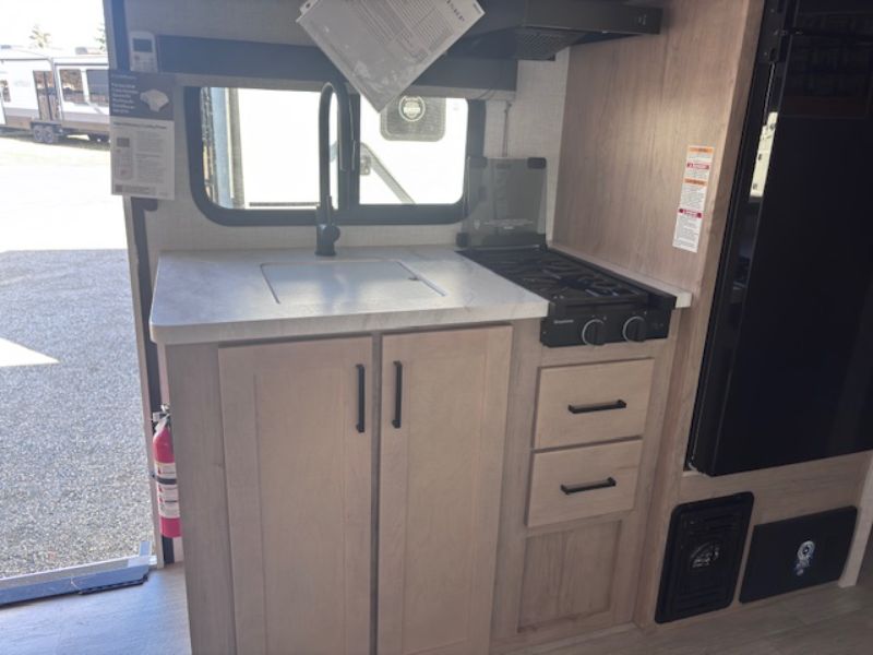 2026 Ember RV E-Series 19ETS - Image 6