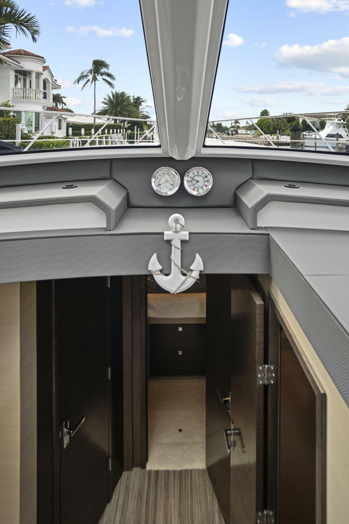 2019 Cruisers Yachts 54 Cantius - Image 33