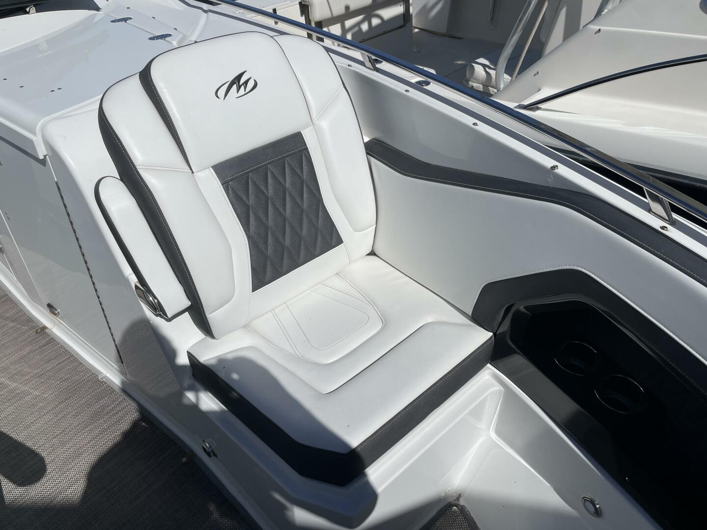 2019 Monterey 328SS - Image 46