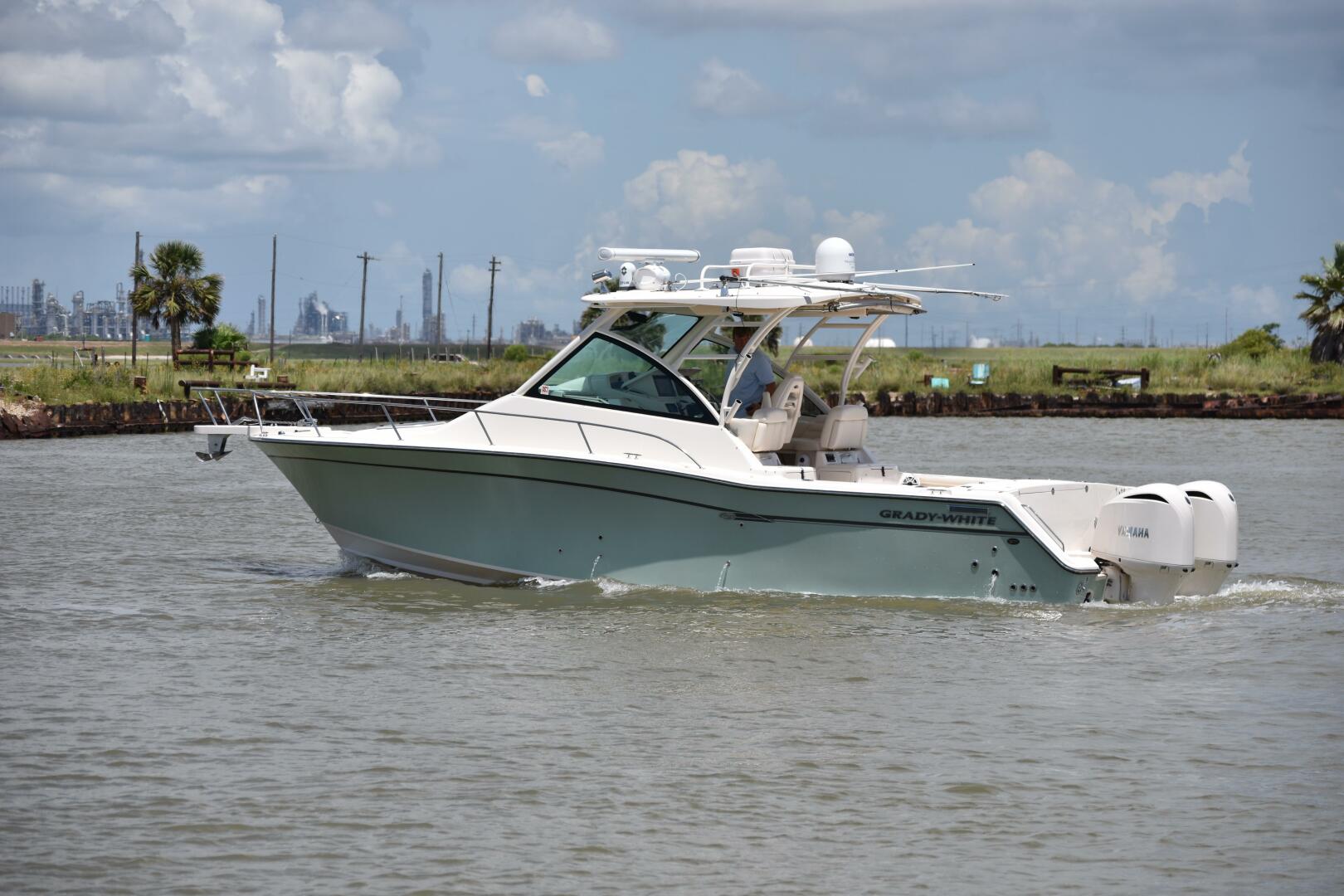 2016 Grady-White 330 Express - Image 50