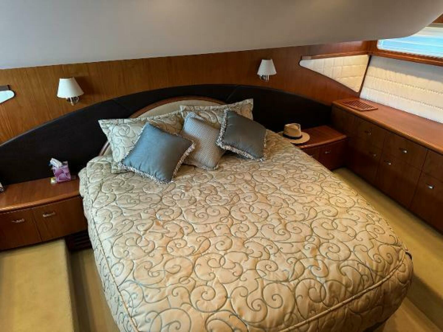 2010 Tiara Yachts 5800 Sovran - Image 76