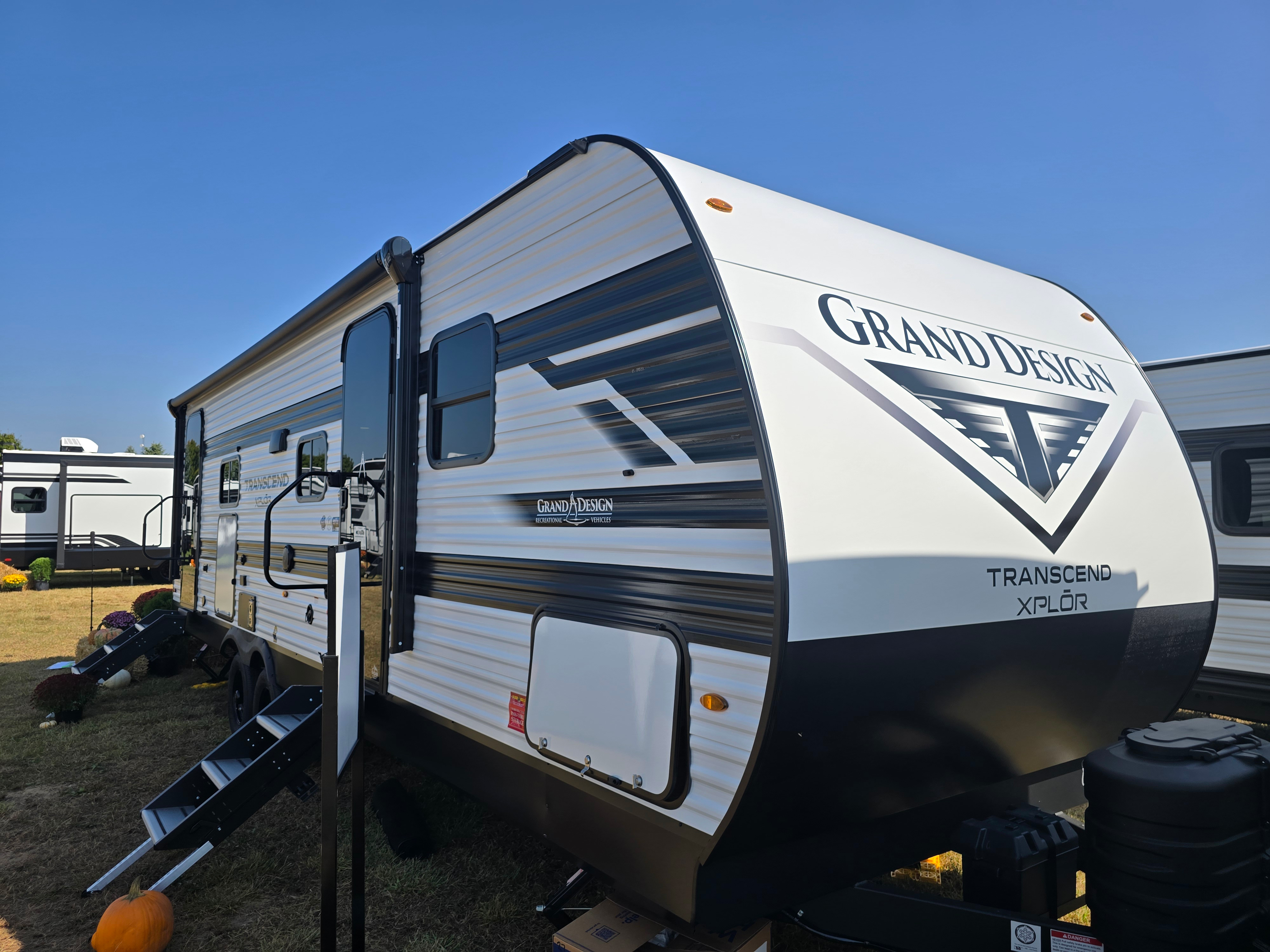 2027 GRAND DESIGN TRANSCEND 27DBX - Stock Image 1